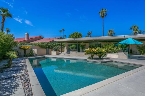 Bermuda Dunes Haus | Where the Airways Meet the Fairways