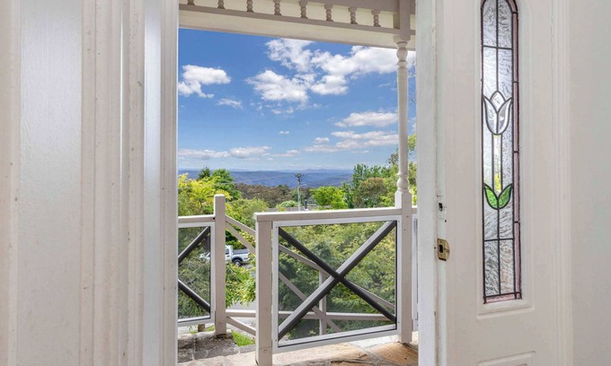 Wentworth Falls Haus | Whisper on the Falls - Panoramic Valley Views