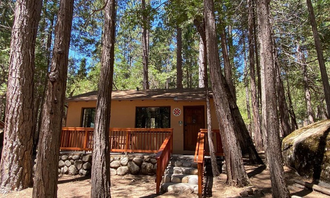 North Wawona Haus | Whispering Pines