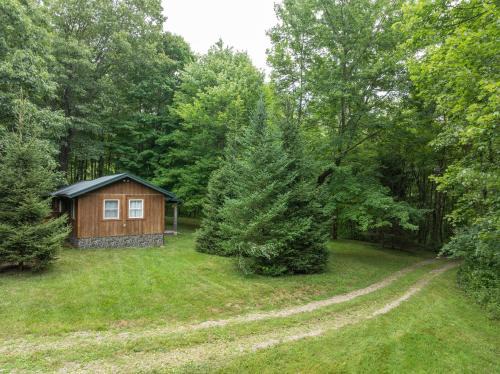 Bladensburg Haus | Whispering Pines Retreat