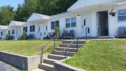 Hancock Hotel | White Birches Motel