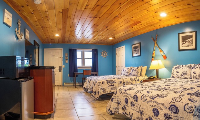 Hancock Hotel | White Birches Motel