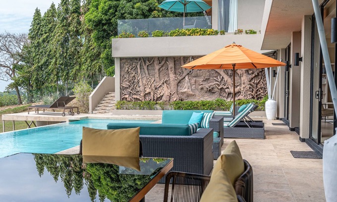 Kuala Teriang Villa | White Monkey Villa - Private Pool & Jacuzzi