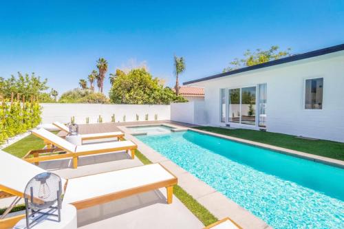 Racquet Club West Villa | White Pearl - Pool - Spa - Mountain Views