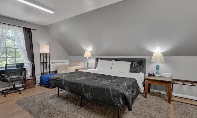 Chapel Hill Wohnung | WhiteOak Studio @ Patterson Place / 1Gig AT&T Fiber