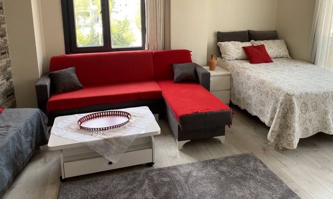 Umraniye Wohnung | Whole Apartment by the Metro with garden! Apt. 4