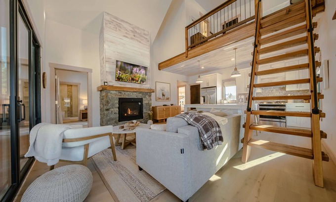 Eureka Haus | Wilderness Club Nest – Modern Cabin Retreat for 9 w/ Hot Tub