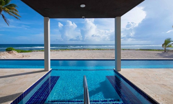 East End Haus | Wind Upon The Waves by Grand Cayman Villas & Condos