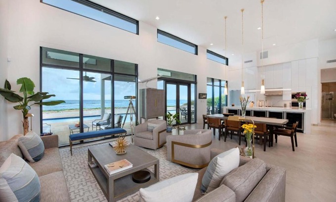 East End Haus | Wind Upon The Waves by Grand Cayman Villas & Condos