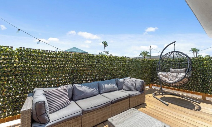 Brown and Stetson Business Eigentumswohnung | Windfield Condo in the Entertainment District