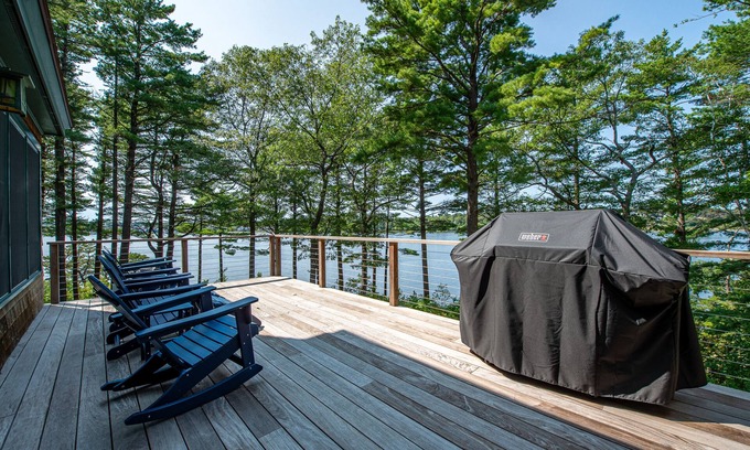 Woolwich Haus | Windward Lodge- stunning, dog-friendly private waterfront retreat. Seasonal dock