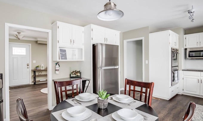 Niagara-on-the-Lake Haus | Wine Country 7 Acre Home for up to 6 ppl Niagara-on-the-Lake