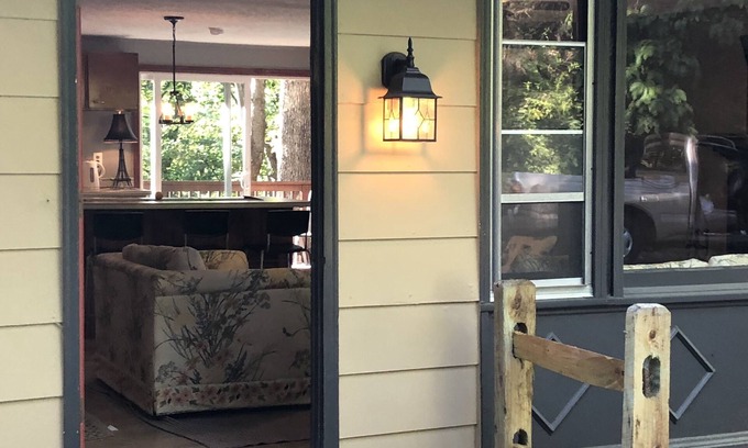 Lynn Haus | 12 min zu TIEC, Winter Mount. Ansichten, 1 min. zu zentrieren, Holzkamin.