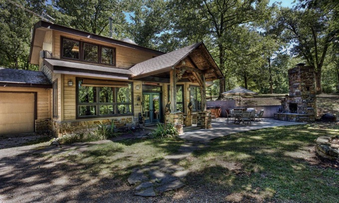 Eureka Springs Kabine | Wits End Cabin auf 65 Gated Acres, Amazing Outdoor Kamin & Whirlpool