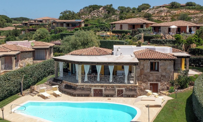 Capo Coda Cavallo Villa | Wunderschöne Luxusvilla mit Pool und großem Garten mit Meerblick!