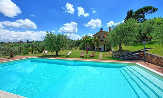 Lucignano Villa | Alleinstehendes Ferienhaus mit W-LAN, privatem Pool, Klimaanlage, TV, Innenhof, Panoramablick