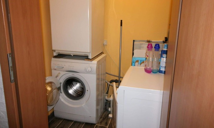 Neeberg Haus | Schönes alleinstehendes Ferienhaus mit TV, Terrasse, Haustiere erlaubt und Parkplatz