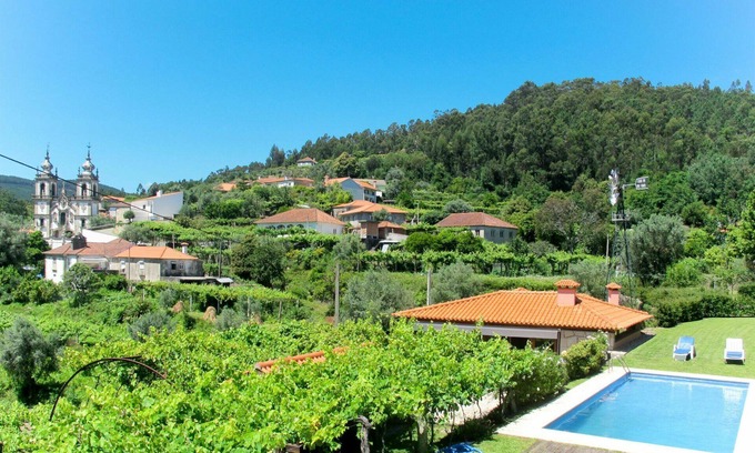 Bico Villa | Schönes alleinstehendes Ferienhaus für 10 Gäste mit privatem Pool, W-LAN, TV und Parkplatz