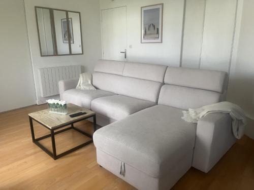 Deuil-la-Barre Wohnung | WonderSuite appartement - centre ville avec parking couvert -15mn de Paris et 10 mn de Stade de France, wifi, Netflix