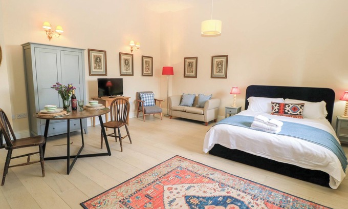 Cheltenham Hütte | WOODCOCK STUDIO, pet friendly, with a garden in Andoversford