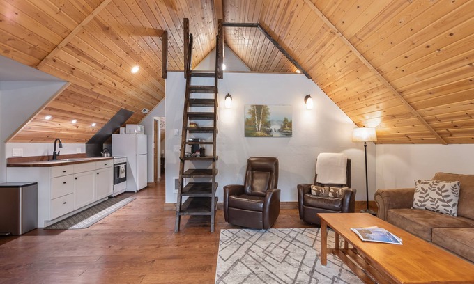 Kalispell Wohnung | Wooded acreage with creek- 10 minutes to town