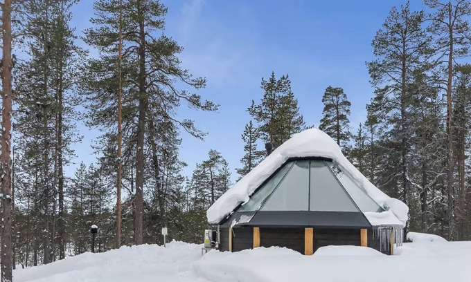 Sodankyla Haus | Wooden hut with a partial glass roof , Wireless internet , Free parking