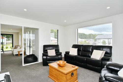 Woodend Haus | Woodend Getaway Haven - Christchurch Holiday Homes