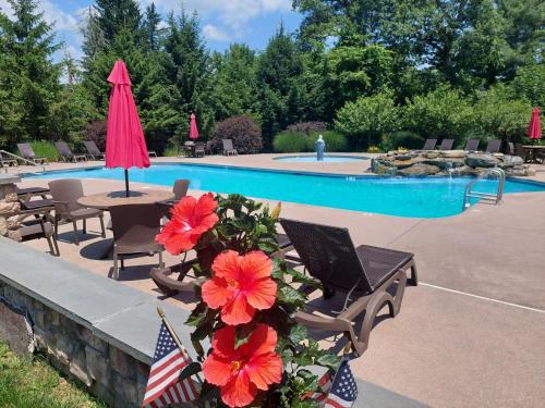 Mount Pocono Hotel | Woodfield Manor - A Sundance Vacations Property