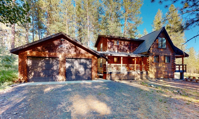 New Meadows Kabine | Woodland Chalet | Cabin in New Meadows with grill, deck, fireplace & W/D