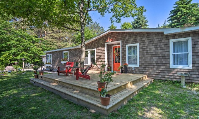 Good Hart Haus | Woodland Retreat Near Trails, Golf and Wineries!