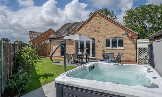 Scratby Haus | Woodpecker Lodge | East Ruston Cottages