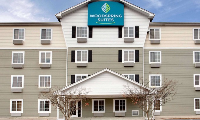 Greenbrier West Hotel | WoodSpring Suites Chesapeake - Norfolk South