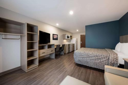 Wixom Hotel | WoodSpring Suites Wixom - Novi