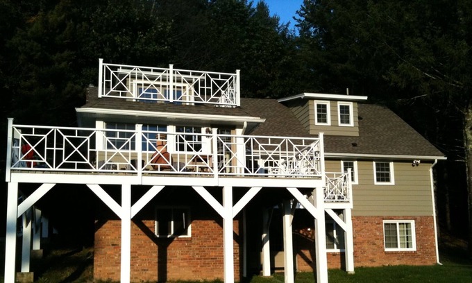 Mount Tremper Haus | Woodstock Mountain Retreat