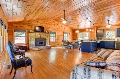 Toccoa Haus | Woodsy Hideaway 8 Mi to Henderson Falls Park!
