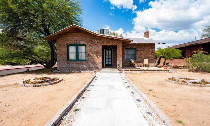 Rincon Heights Haus | Work Desk Fire Pit Pool | Steps to UofA