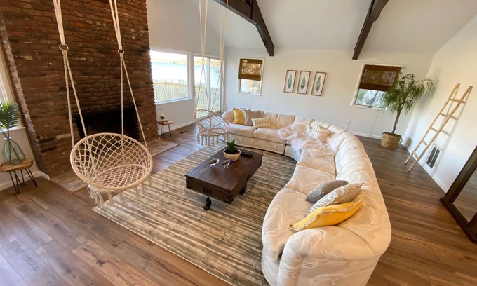 Glasser Haus | Work from home in paradise