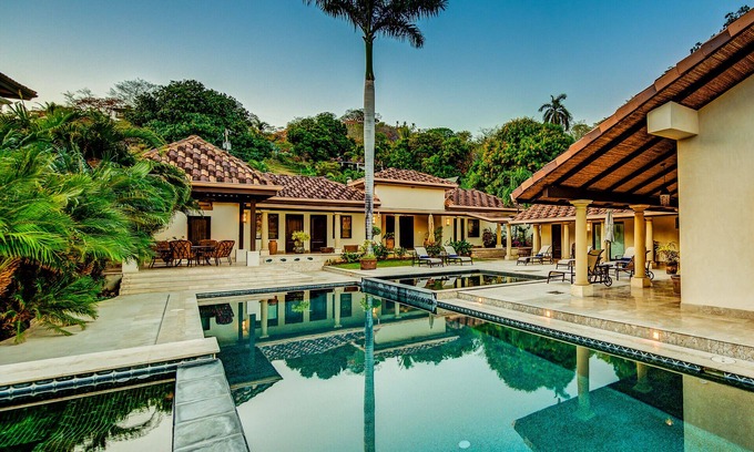 Playa Flamingo Haus | Weltklasse Flamingo Beachfront Villa mit 5 Poolside Schlafzimmer Suiten !!