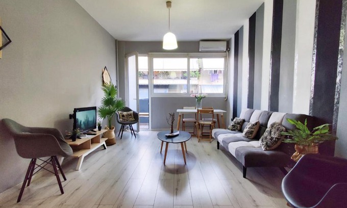 Attiki Wohnung | WSD HEBE New Lux 3BD Apt Near Railway Station