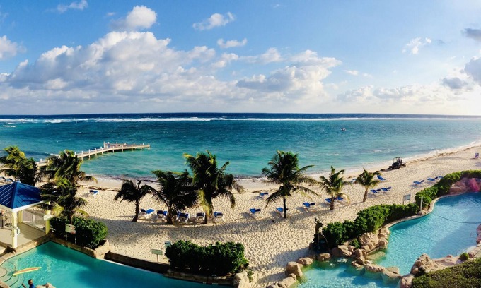 East End Resort | Wyndham Reef Resort Deluxe Beachfront Studio