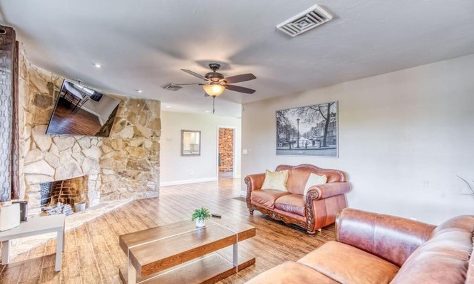 Fresno Wohnung | X-Large Spacious Deluxe House Fastest Wi-Fi