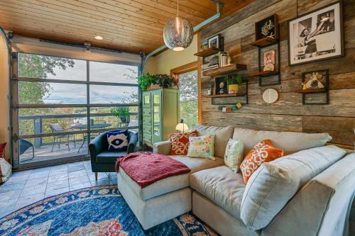 Stokes Wohnung | Yadkin River Treehouse about Miles of Trails On-Site