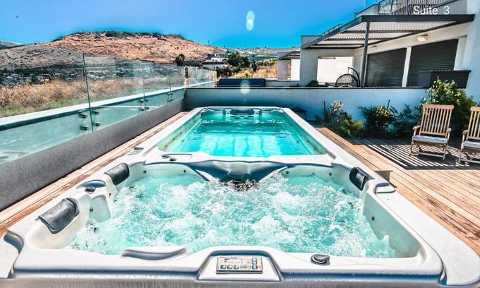 Migdal Wohnung | YalaRent Magdala Resort- Luxury Suites with Pool or Jacuzzi with Sea View