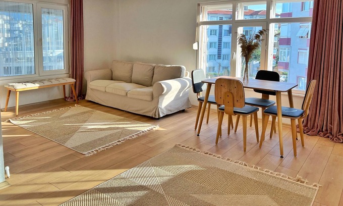 Ciftlikkoy Wohnung | Yalova Sea Breeze Loft - Direct Beach view + Historical Church