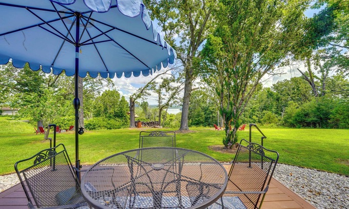 Golden Haus | Lake Views & Yard: Home Near Table Rock Lake!
