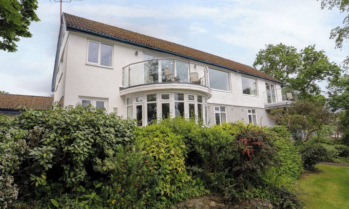 Menai Bridge Hütte | YNYS CASTELL, pet friendly, country holiday cottage in Menai Bridge