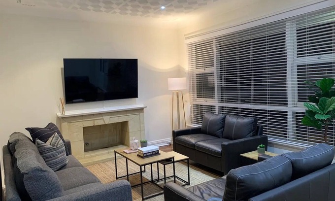 Yokine Haus | Yokine Escape: 7km to CBD, Pet-Friendly, Airport & Hospital Nearby