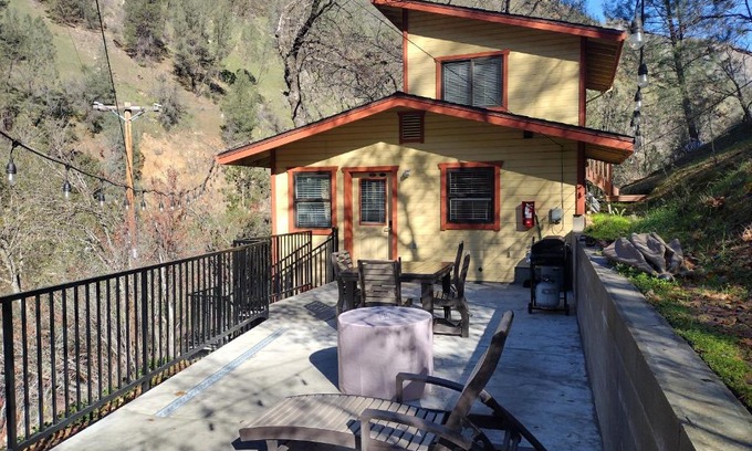 El Portal Haus | Yosemite Gatekeeper's Lodge