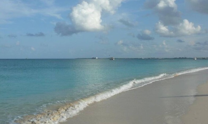 Seven Mile Beach Eigentumswohnung | Ihr Traumurlaub ist erschwinglich! 2BR-2bath Oceanfront Condo Saisonrabatt!