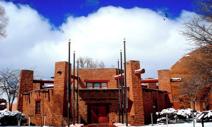 Window Rock Hotel | Your Gateway to Canyon de Chelly National Monument! Comes with FREE Parking!
